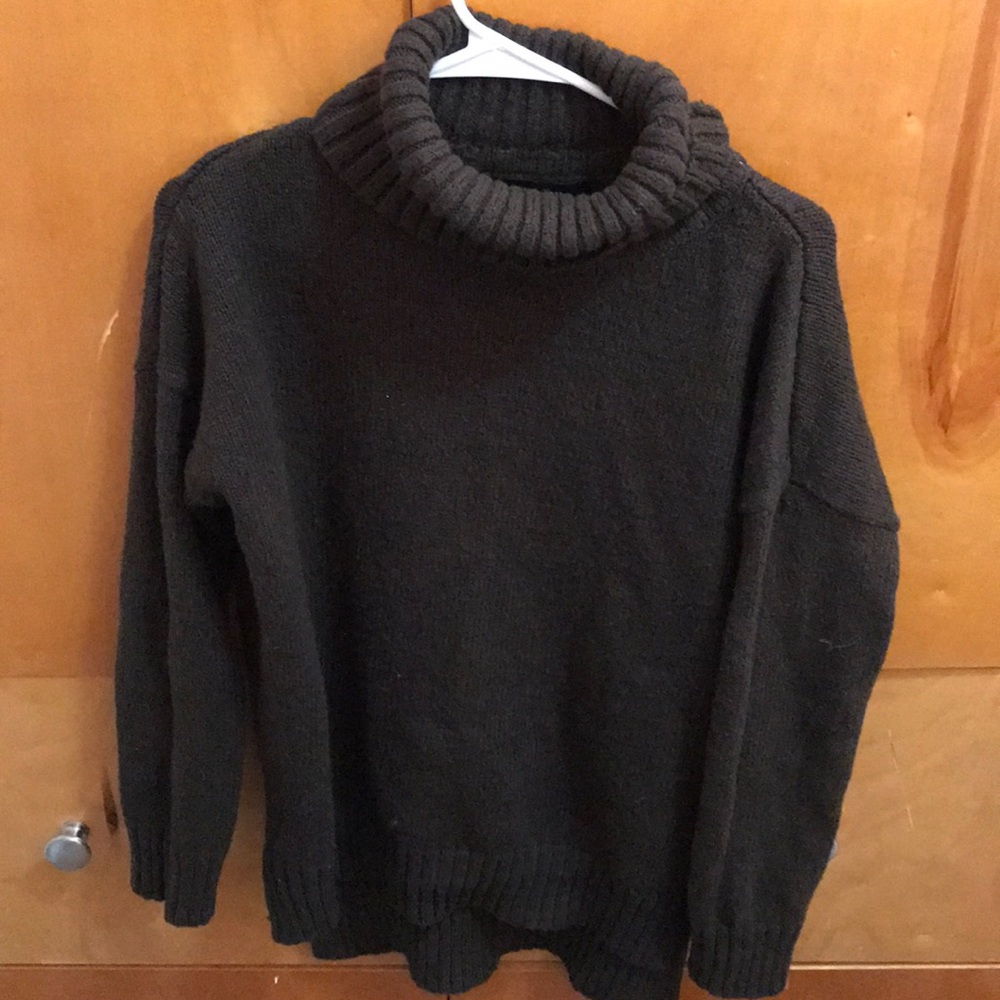 Dark green oversized turtleneck
